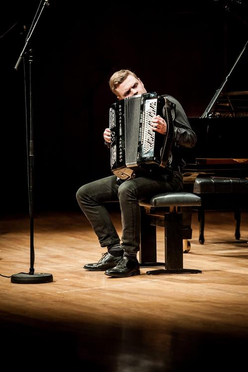 Nepomuk Golding, accordion (Photo: Oliver Röckle)