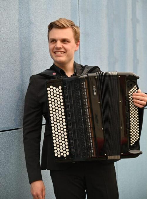 Nepomuk Golding, accordion